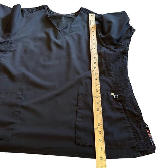 Vera Bradley Black Scrub Top. Size XL. Great Condition!! - Picture 10 of 10